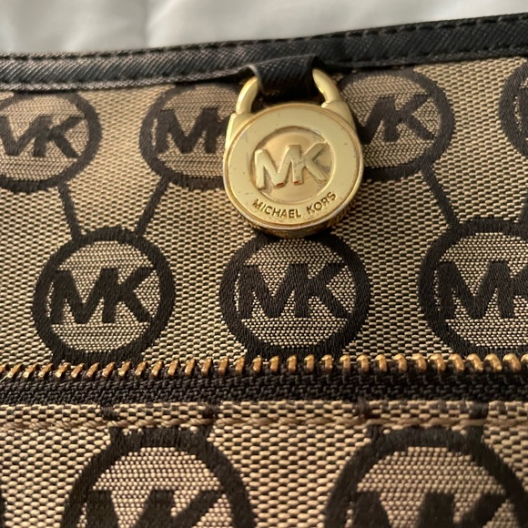 MICHAEL KORS Purse. - Picture 3 of 6